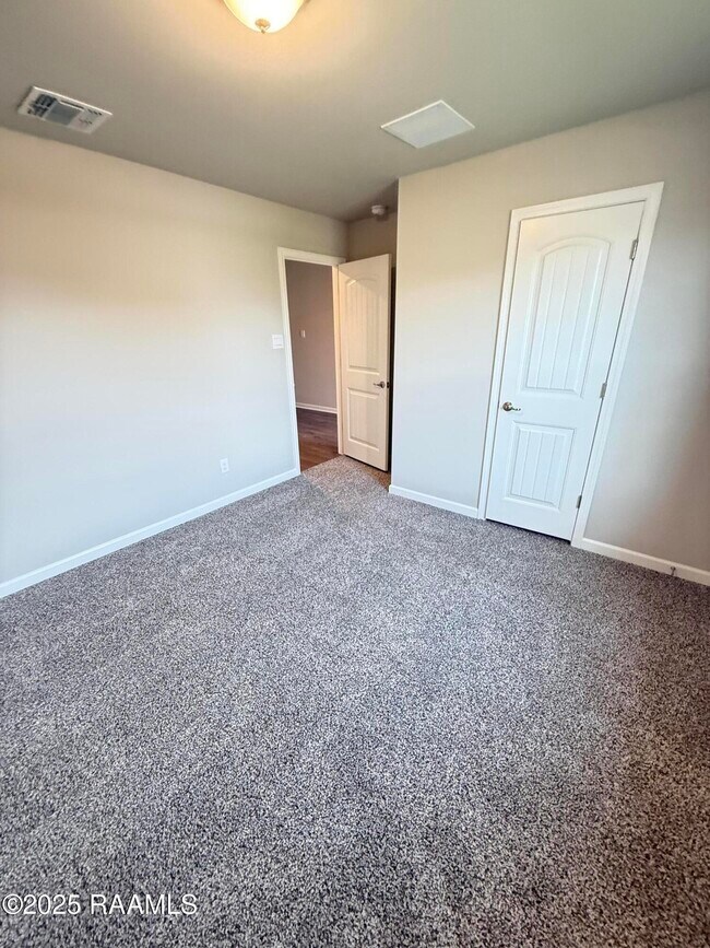 Building Photo - 112 Broussard Hl Dr