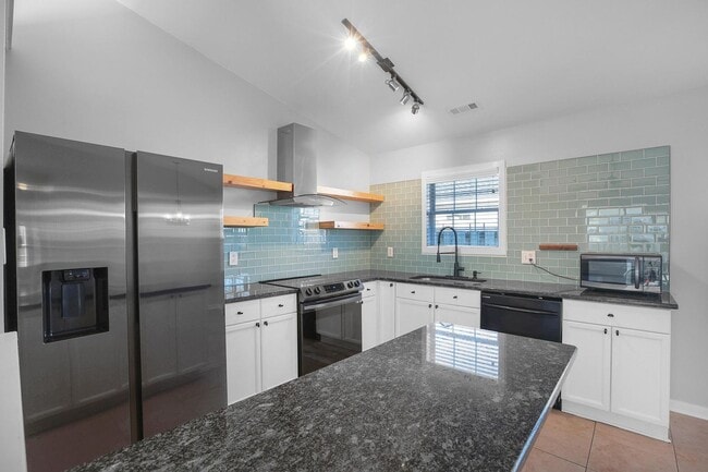 Building Photo - House for Rent in Wilmington with Fenced yard!