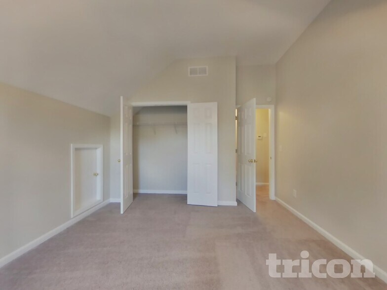 Building Photo - 52 Paddington Pl
