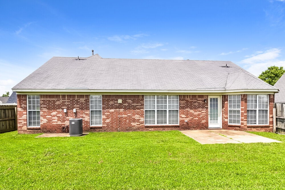 Building Photo - 8124 Loden Cove