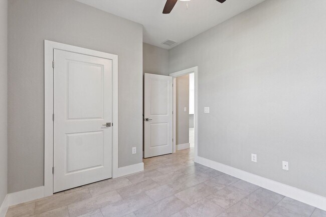 Building Photo - Deposit-Free! Get $1,000 OFF your first mo...