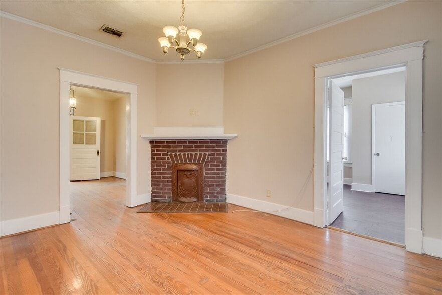 Front door view - 1732 Telfair St