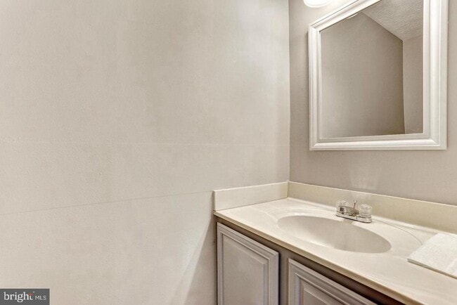 Building Photo - 3816 Bonnybridge Pl