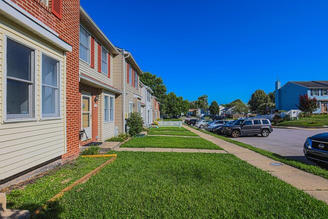 Building Photo - 17 Pocasset Ct