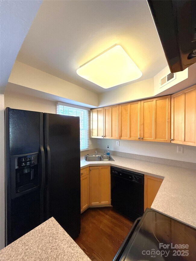 Building Photo - 4329 Hathaway St