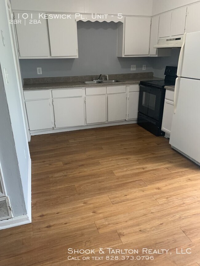 Building Photo - 1101 Keswick Pl