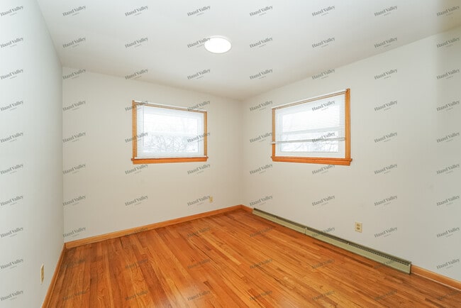 Building Photo - 287 Selden Ave