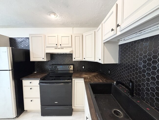 Building Photo - 1395 S 900 E