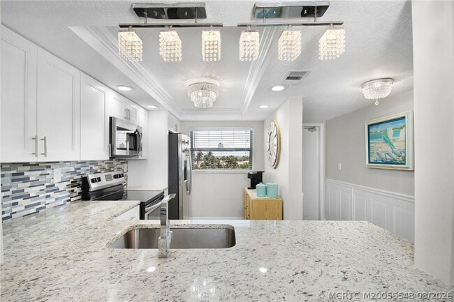 Building Photo - 10310 S Ocean Dr