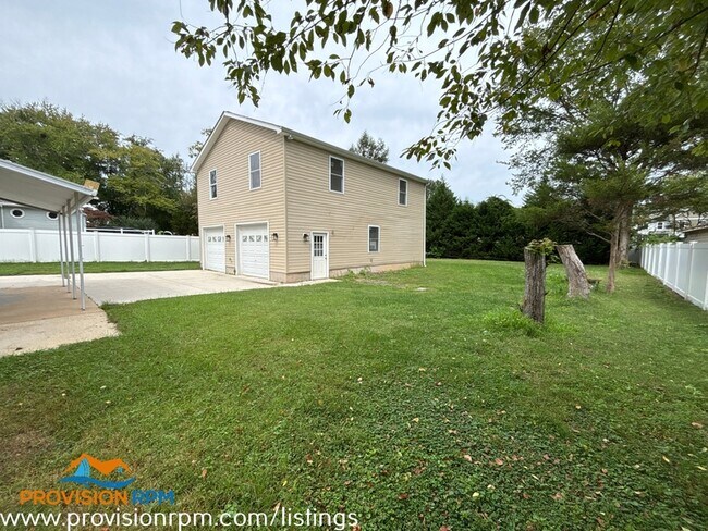 Building Photo - 1410 Evergreen Rd