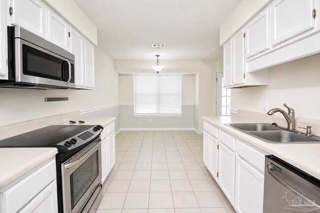 Building Photo - 10609 Creek Ridge Dr