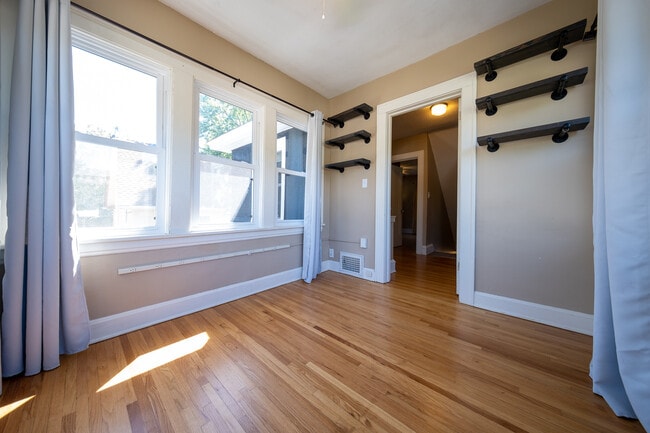 Building Photo - 2019 19th Ave NE