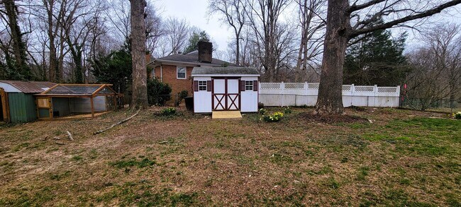 Building Photo - Large brick rancher in Chesterfield County with private back yard.