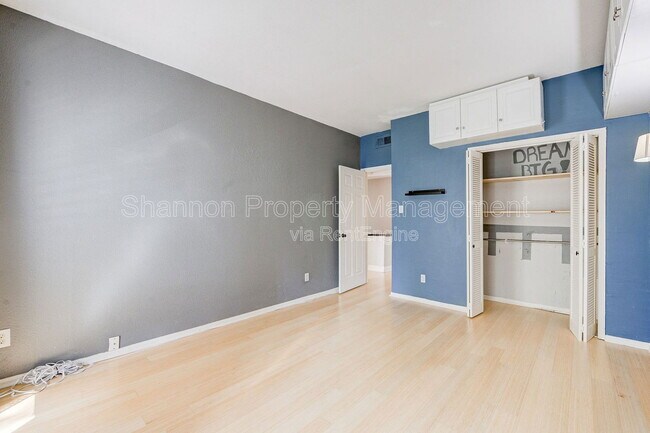 Building Photo - 2100 Tanglewilde St