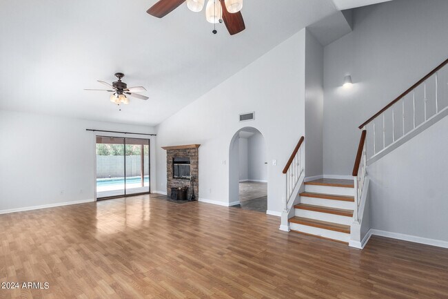 Building Photo - 11305 E Sunnyside Dr