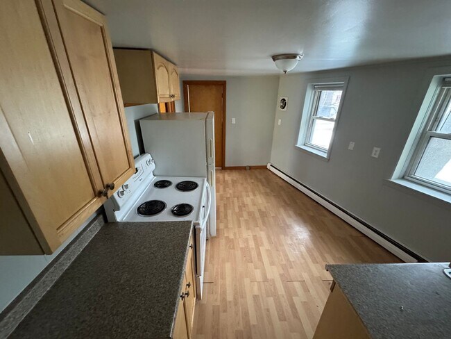 Building Photo - 10 Portland St