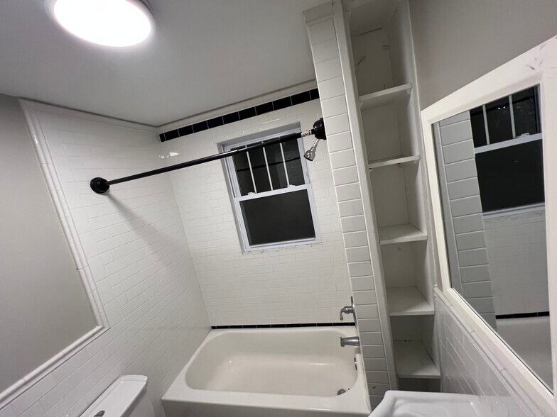 Building Photo - 7426 Dunedin St