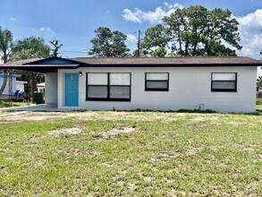 Building Photo - 395 Schoolhouse Ln