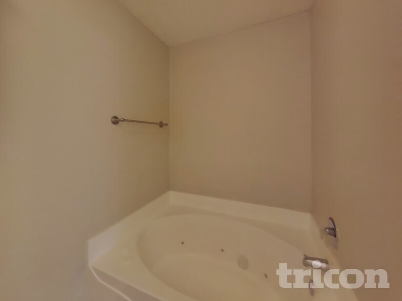 Building Photo - 720 Charles City Dr