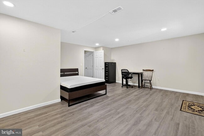 Building Photo - 48 Munro Rd