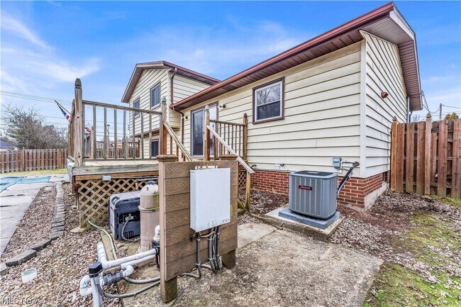 Building Photo - 17575 Howe Rd