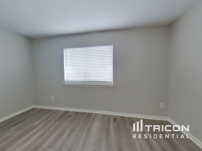 Building Photo - 21439 Jamals Way