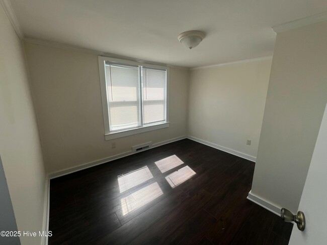 Building Photo - 1212 Fisher St