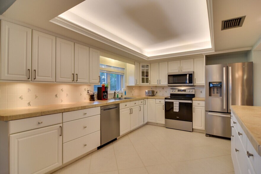 Building Photo - 301 N Tessier Dr