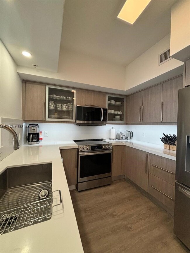 Building Photo - 888 Douglas Rd