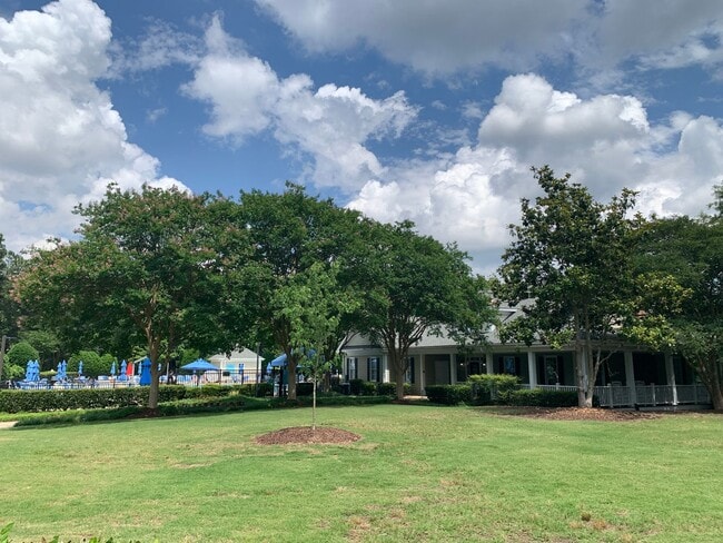 Building Photo - PRIME LOCATION, 3 Bedrooms Suites Apex TH Near HWY, Schools, Shops and Community Amenities!