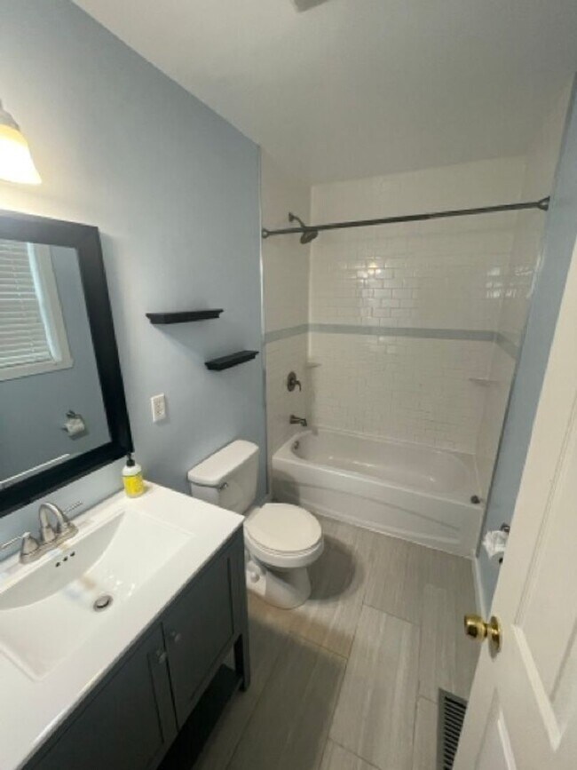 Building Photo - Charming 2 Bedroom Richmond Home