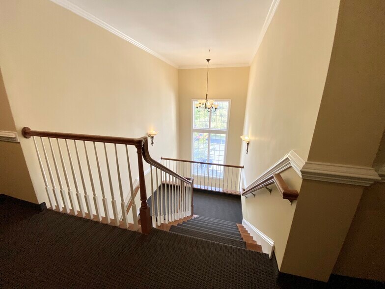 Building Photo - 833 Providence Glen Dr