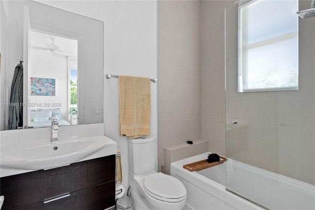 Building Photo - 435 Hampton Ln