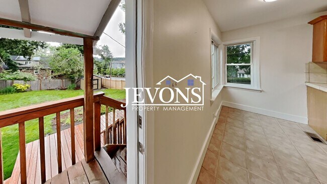 Building Photo - Beautiful single-family home in Seattle