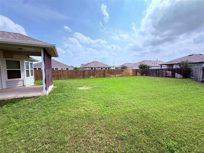 Building Photo - 120 Trailside Ln