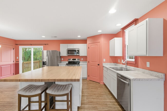 Building Photo - 3104 Husky Way