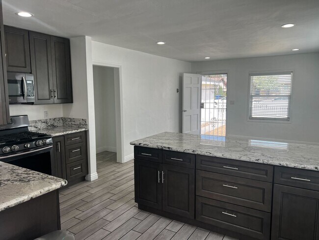 Building Photo - ANDERSON 14101 1/2