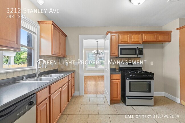 Building Photo - 3212 Stanley Ave