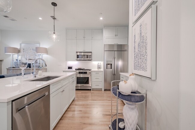 Building Photo - Open Concept custom build by Hudson Co in Highland Park!