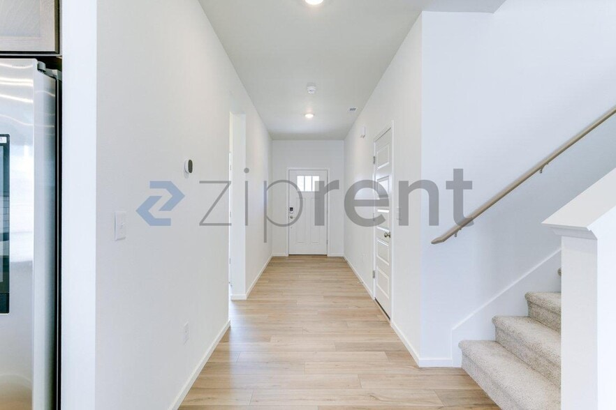 Building Photo - Unit