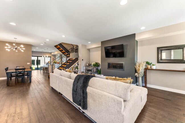 Building Photo - 1544 Utica St