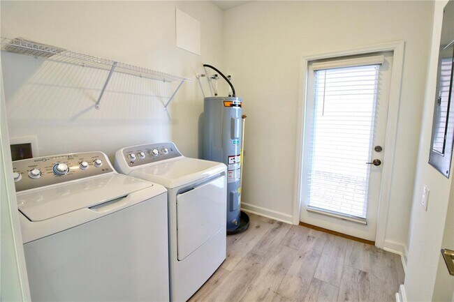 Building Photo - 11425 Listening Dr