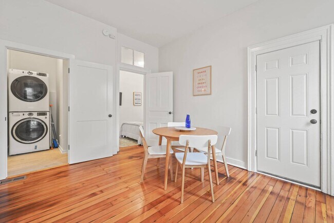 Building Photo - 1 Oak St