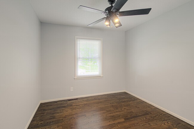 Building Photo - 9411 Fairwood Dr