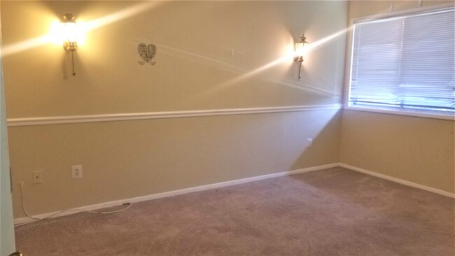 Building Photo - "Charming 2-Bed Condo Retreat in Oxon Hill...