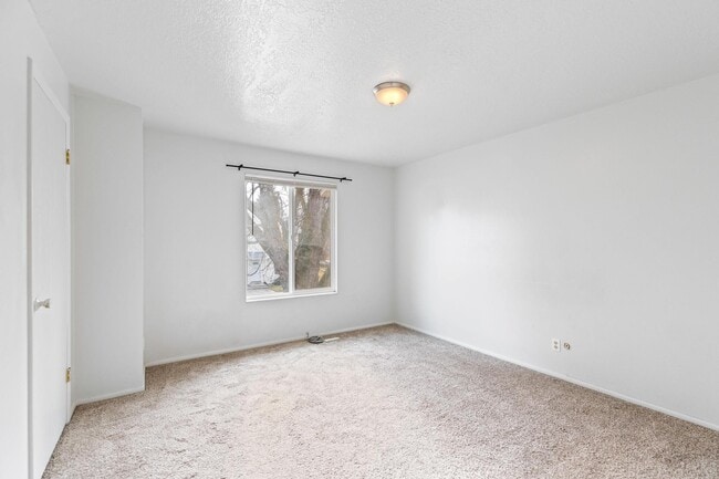 Building Photo - 1289 N 400 E