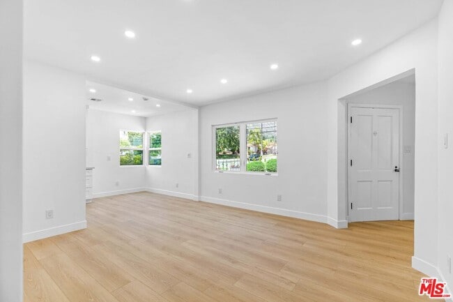 Building Photo - 1722 Bel Aire Dr