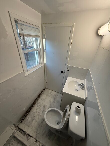 Building Photo - 2355 Vista Ct