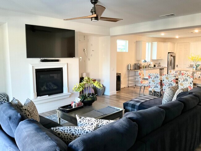 Building Photo - 82760 Chaplin Ct