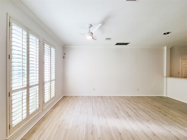 Building Photo - 75 Dennis St